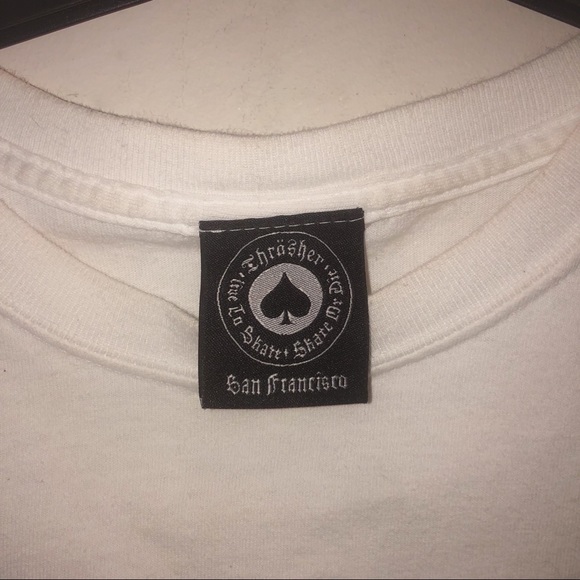 T-Shirt - Picture 2 of 4